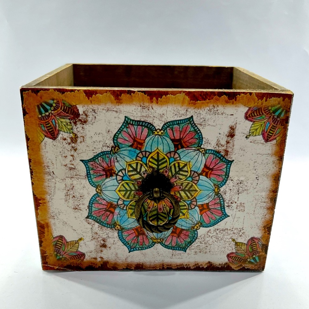 Wooden Box w/Mandala Decal & Knob
